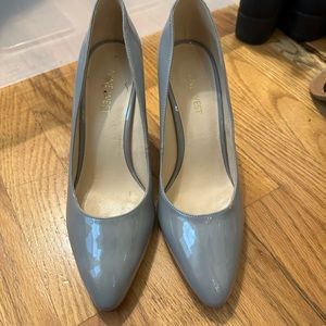 Pointed blue round toe heels